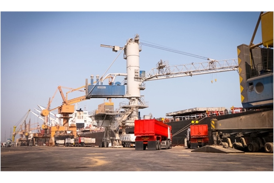 40% increase in unloading of basic commodities in Shahid Rajaei port