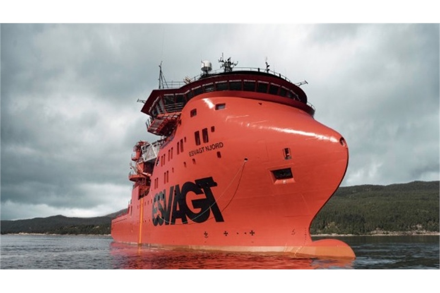 Esvagt SOV Rescues Seven Injured Fisherman off the English Coast