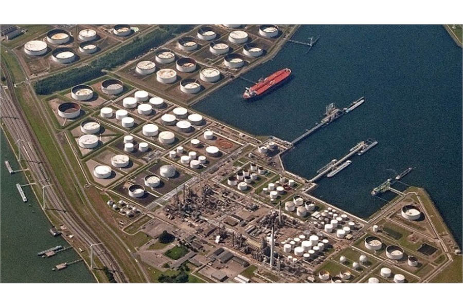 Facing Scrutiny on CO2, Rotterdam Starts Tracking Vessel Emissions