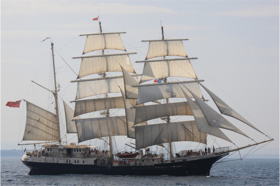 Dutch Company Proposes Sailing Ships as Emissions Solution