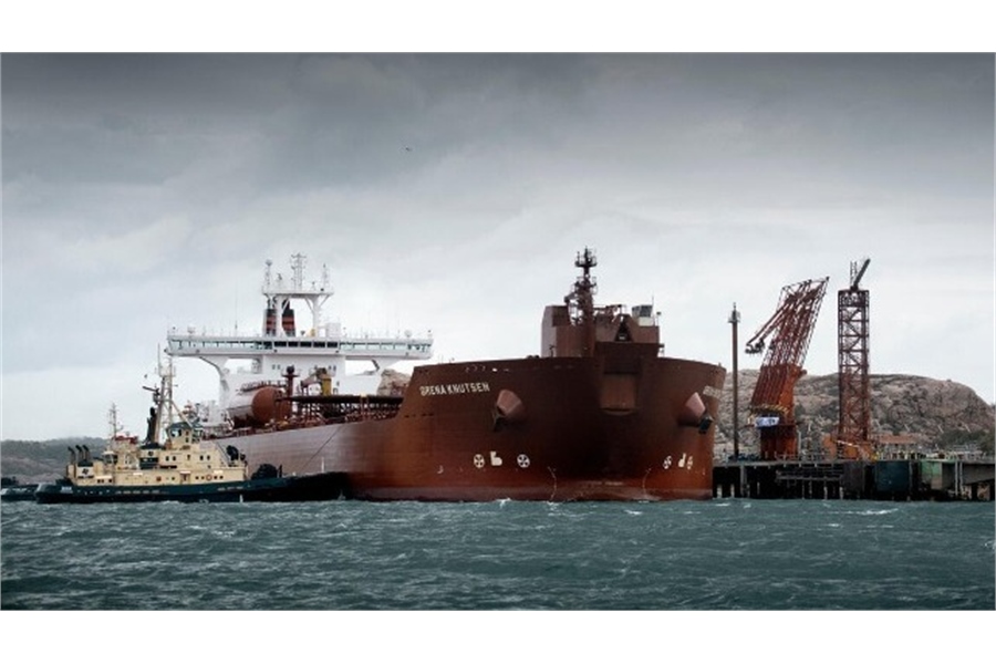 Greenpeace Stops Blockade With Six Detained at Swedish Oil Refinery