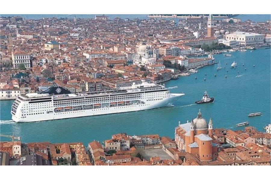 Italy Formalizes Ban on Large Ships Docking in Venice